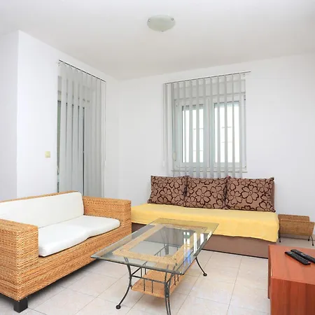 Апартаменти With Swimming Pool Mastrinka, Ciovo - 11717 *